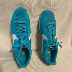NIKE sneakers.  No box, only worn once